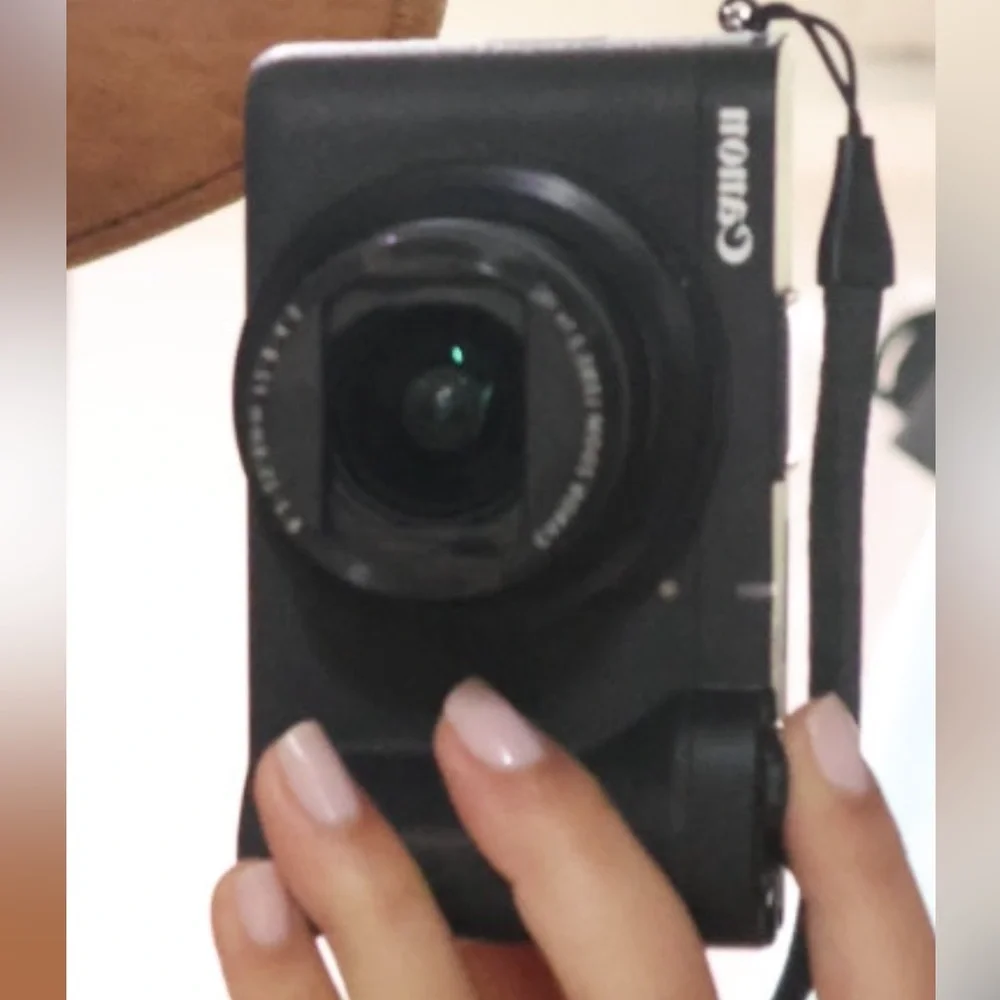 Powershot V1 Canon Black Digital Camera with 4K Video